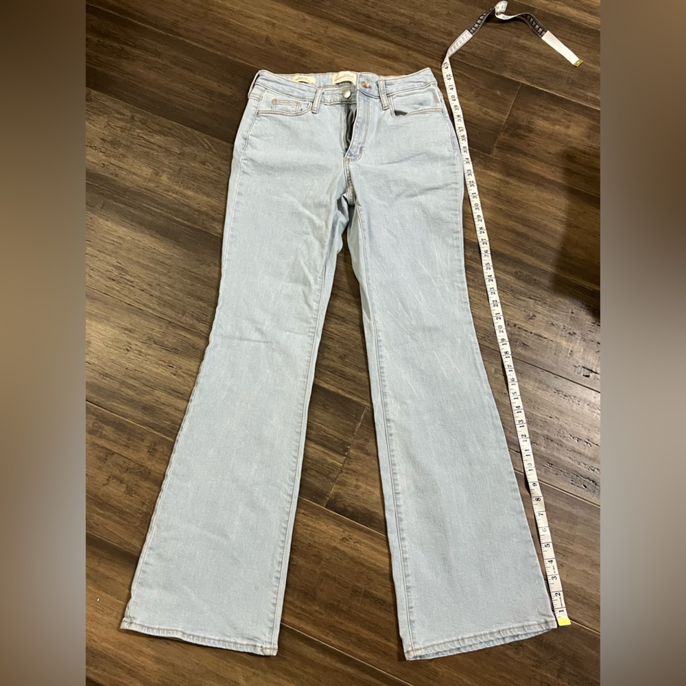 Universal Thread ladies high rise denim flare jeans sz 6 28R
